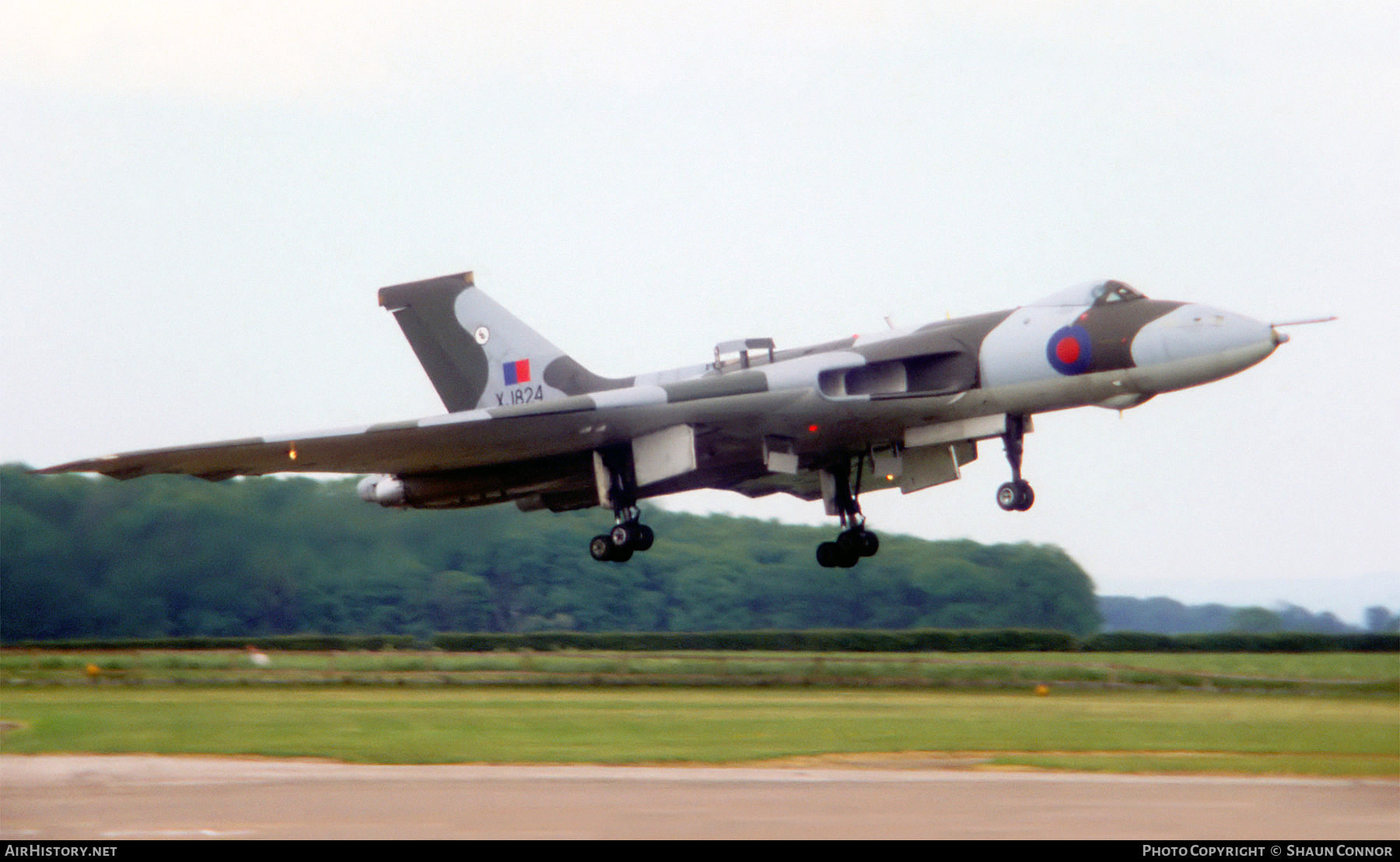 Vulcan B2 XJ824 (or 823 - solo)
